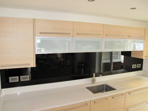 Black splashback for kitchens - Glass360.co.uk